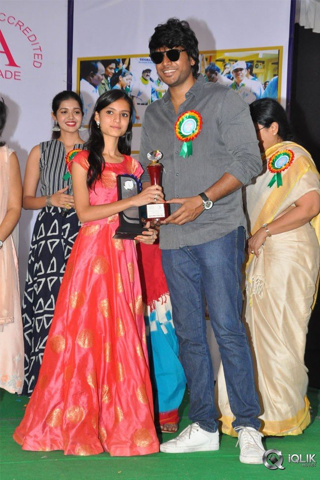 Manasuku-Nachindi-Movie-Team-At-Kasturba-Gandhi-College